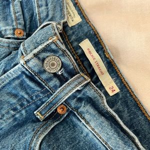 Levi’s Ribcage Straight: US 24